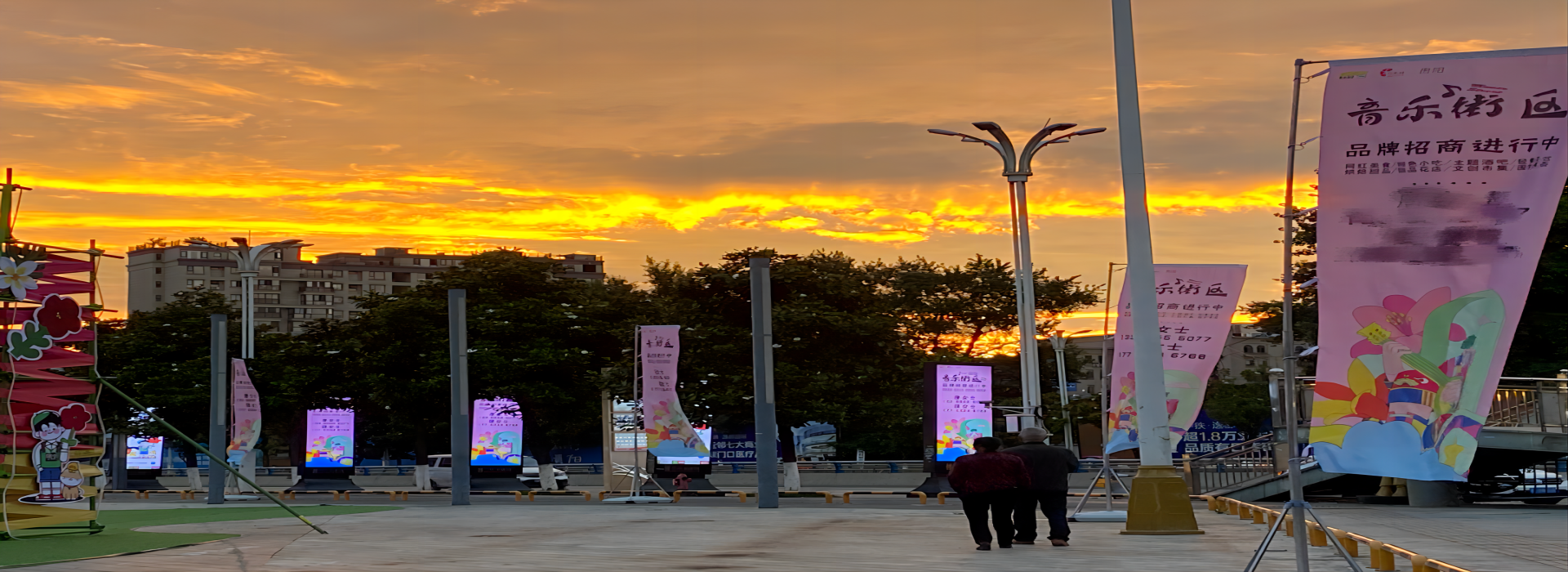 广告旗帜高效精切方案｜咔咻激光，重新定义旗帜生产效率