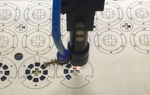 2胶合板激光切割.jpg 2胶合板激光切割.jpg