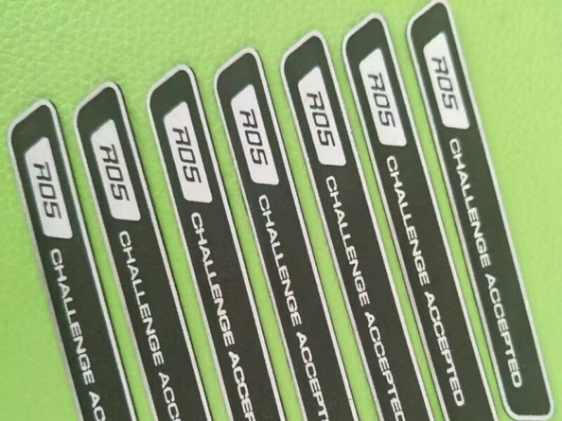 8激光切割丝网印刷橡胶小标