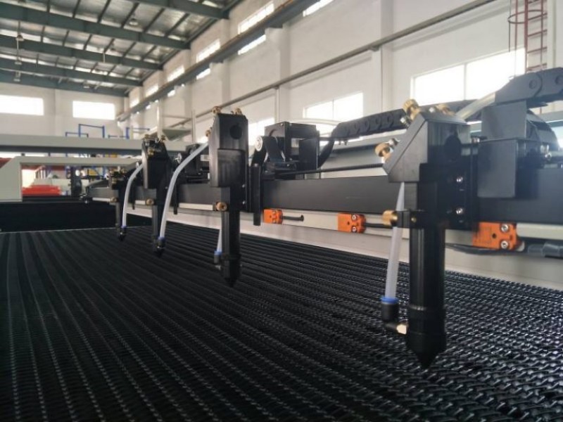 12四头自动送料激光切割机